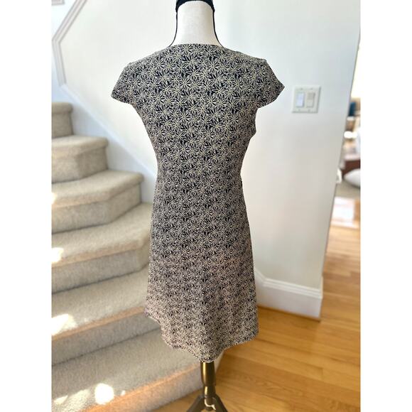 Toad & Co Black & Yellow Daisy Print Short Sleeve Outdoor Dress - Picture 2 of 7